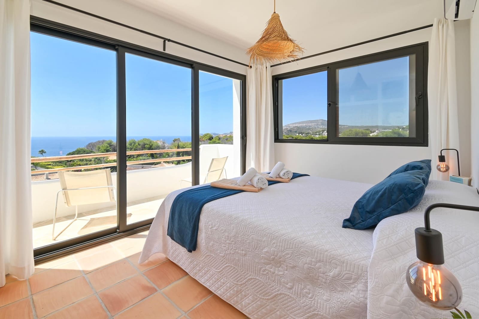 2 slaapkamer Villa voor vakantieverhuur in Javea / Xabia met zwembad garage - € 1.154 (Ref: 9321430)