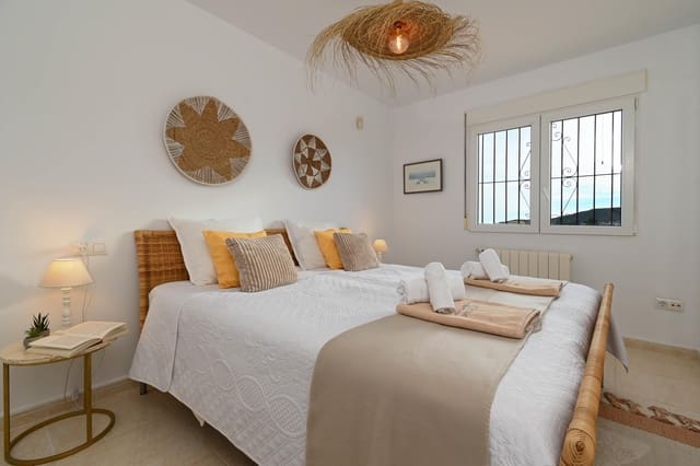   3 soveværelse   ferieVilla i Benitachell / Benitatxell med   swimmingpool  garage  - € 964 (Ref: 9451763)