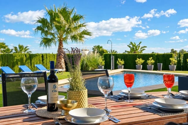 4 sypialnia Willa na kwatery wakacyjne w Partides comunes - Adsubia, Javea / Xàbia z basenem garażem - 1 210 € (Ref: 9560844)