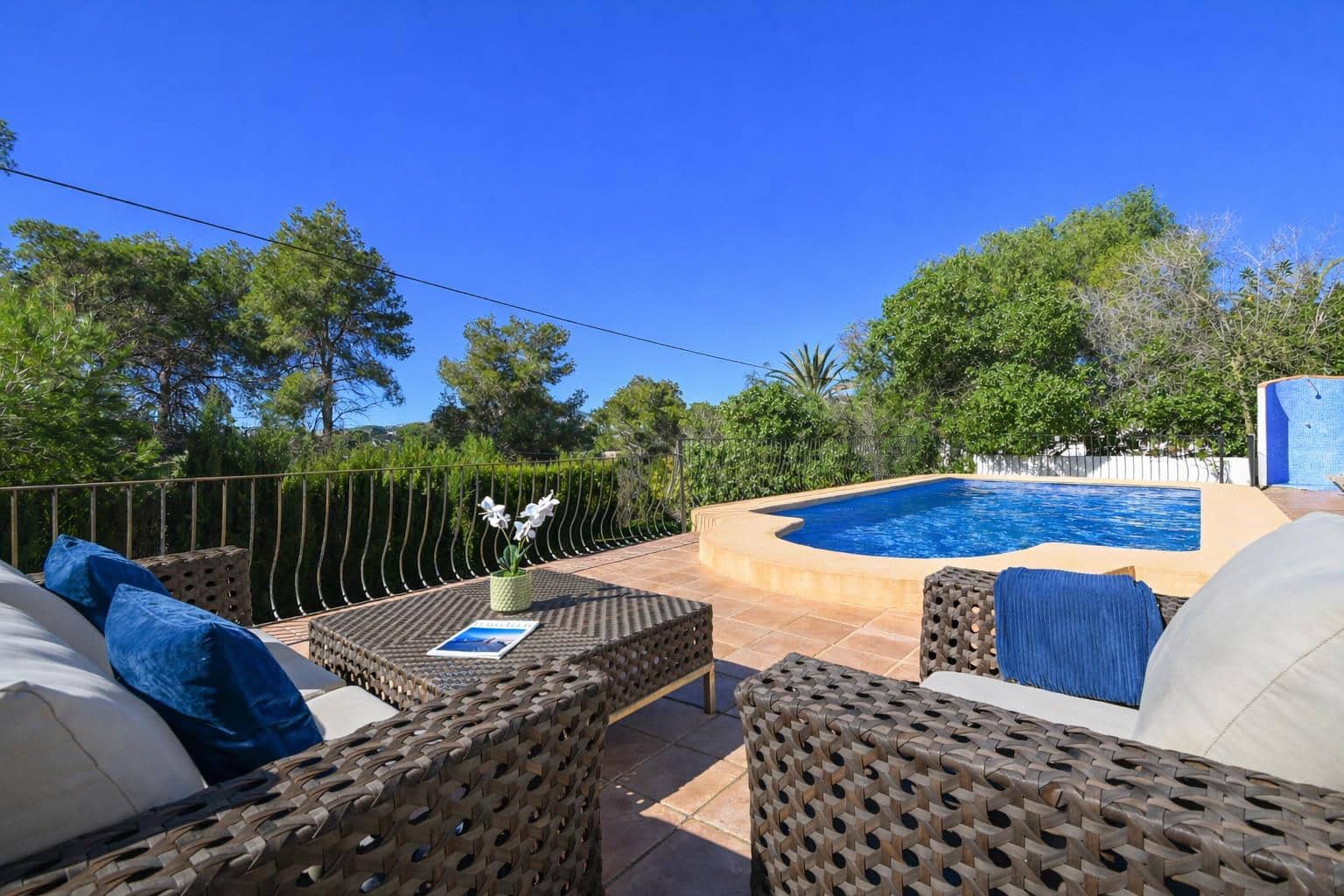 4 sovrum Villa för semesterbostäder i Ambolo med pool garage - 1 309 € (Ref: 9598613)