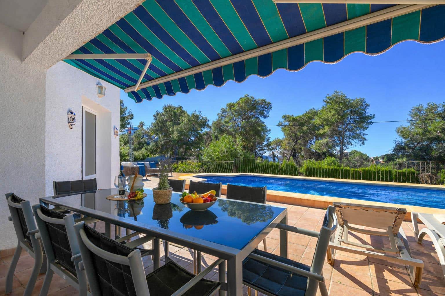 4 sovrum Villa för semesterbostäder i Ambolo med pool garage - 1 309 € (Ref: 9598613)