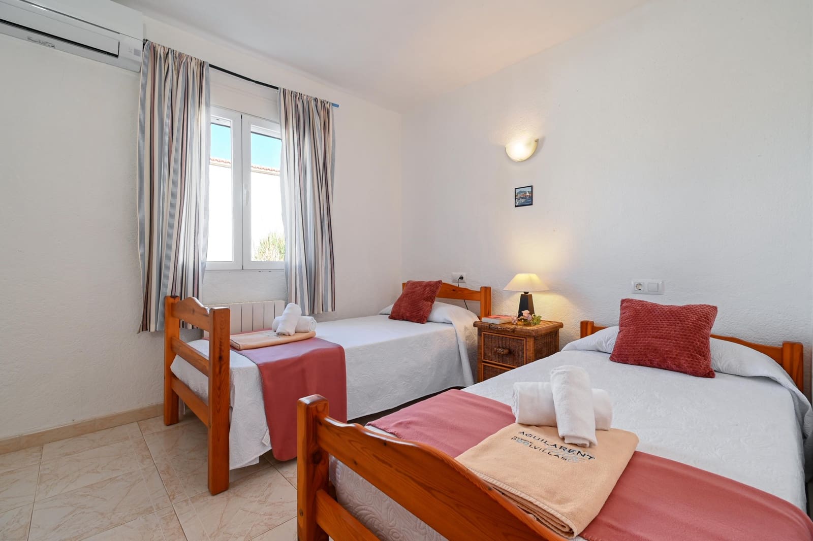 4 sovrum Villa för semesterbostäder i Ambolo med pool garage - 1 309 € (Ref: 9598613)