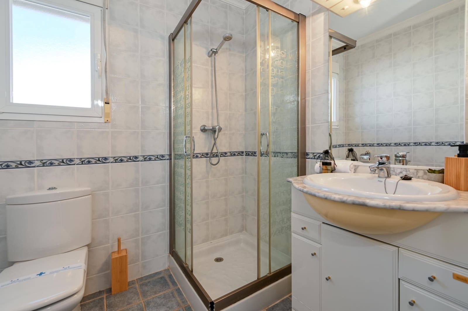 4 sovrum Villa för semesterbostäder i Ambolo med pool garage - 1 309 € (Ref: 9598613)