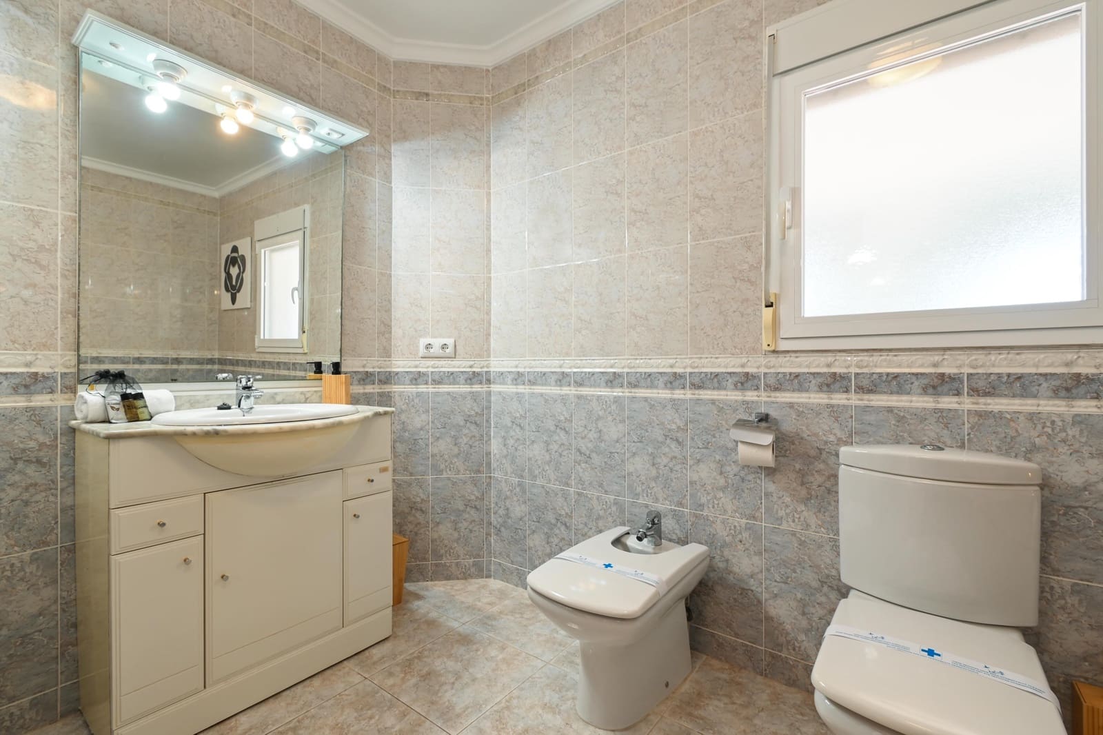 4 sovrum Villa för semesterbostäder i Ambolo med pool garage - 1 309 € (Ref: 9598613)