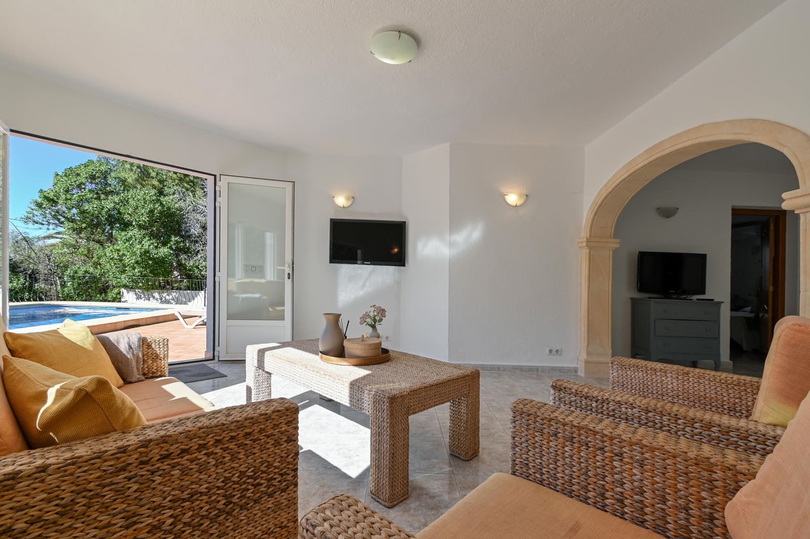 4 sovrum Villa för semesterbostäder i Ambolo med pool garage - 1 309 € (Ref: 9598613)