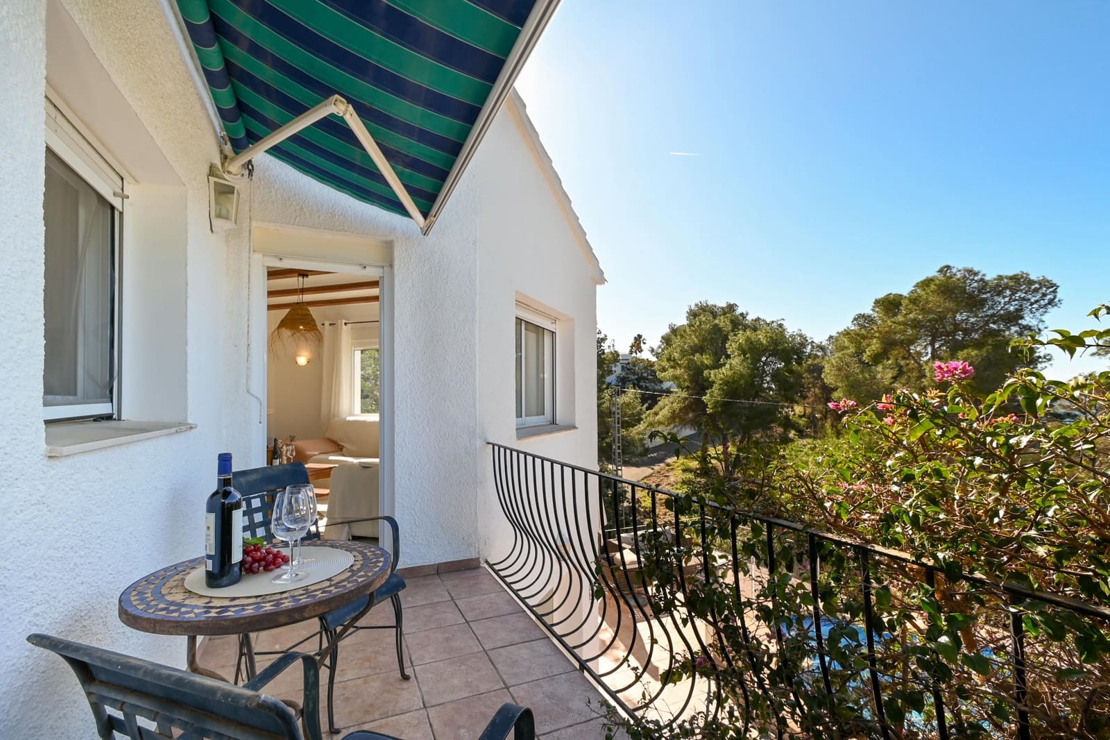 4 sovrum Villa för semesterbostäder i Ambolo med pool garage - 1 309 € (Ref: 9598613)