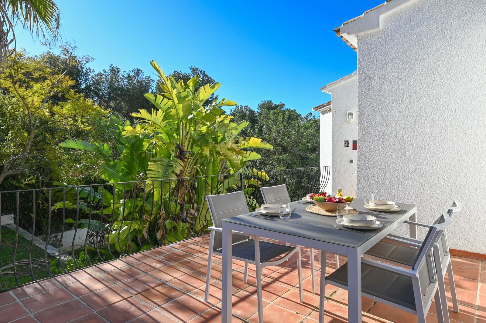 4 sovrum Villa för semesterbostäder i Ambolo med pool garage - 1 309 € (Ref: 9598613)