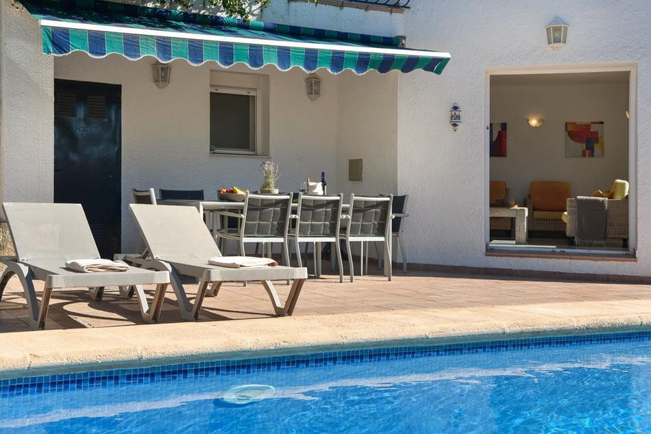 4 bedroom Villa for holiday rental in Ambolo with pool garage - € 1,309 (Ref: 9598613)