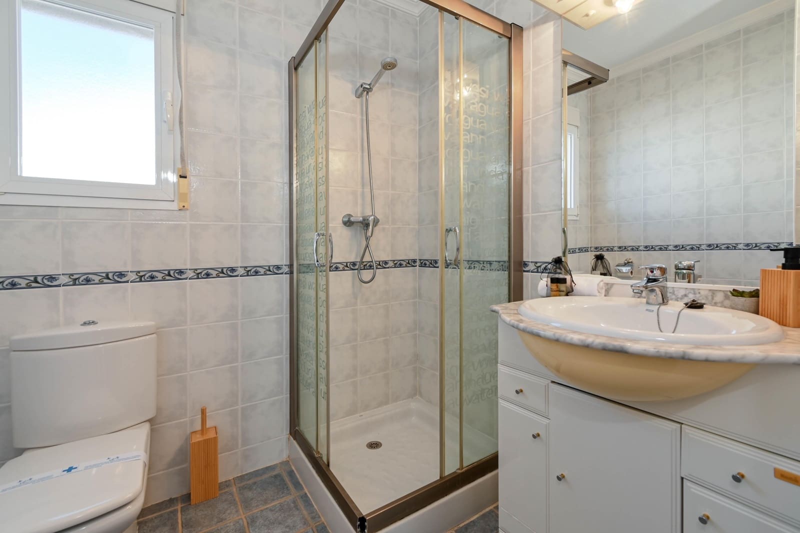 3 sypialnia Willa na kwatery wakacyjne w Ambolo z basenem garażem - 1 128 € (Ref: 9598614)