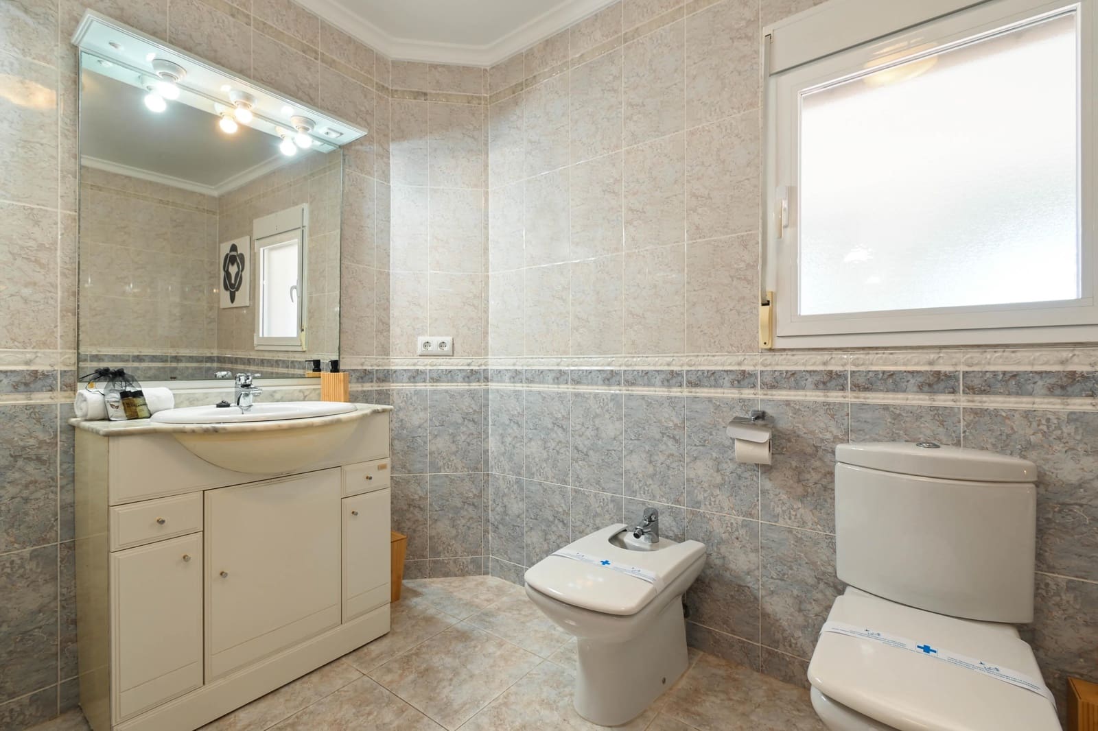 3 sypialnia Willa na kwatery wakacyjne w Ambolo z basenem garażem - 1 128 € (Ref: 9598614)