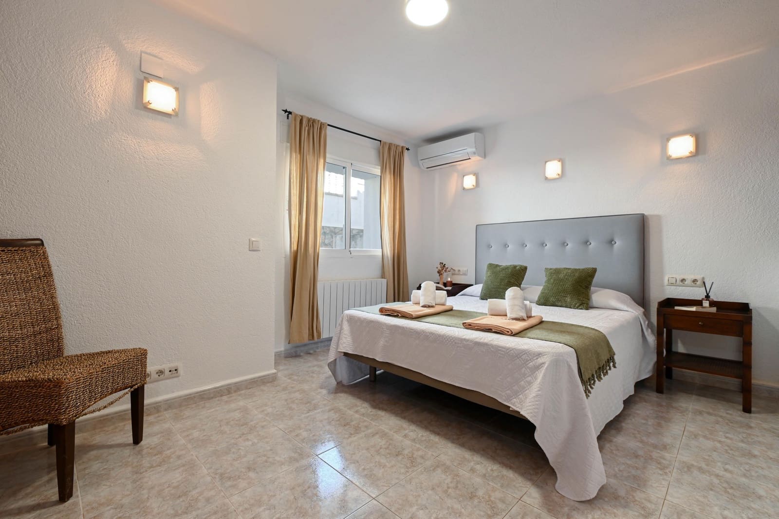 3 sypialnia Willa na kwatery wakacyjne w Ambolo z basenem garażem - 1 128 € (Ref: 9598614)