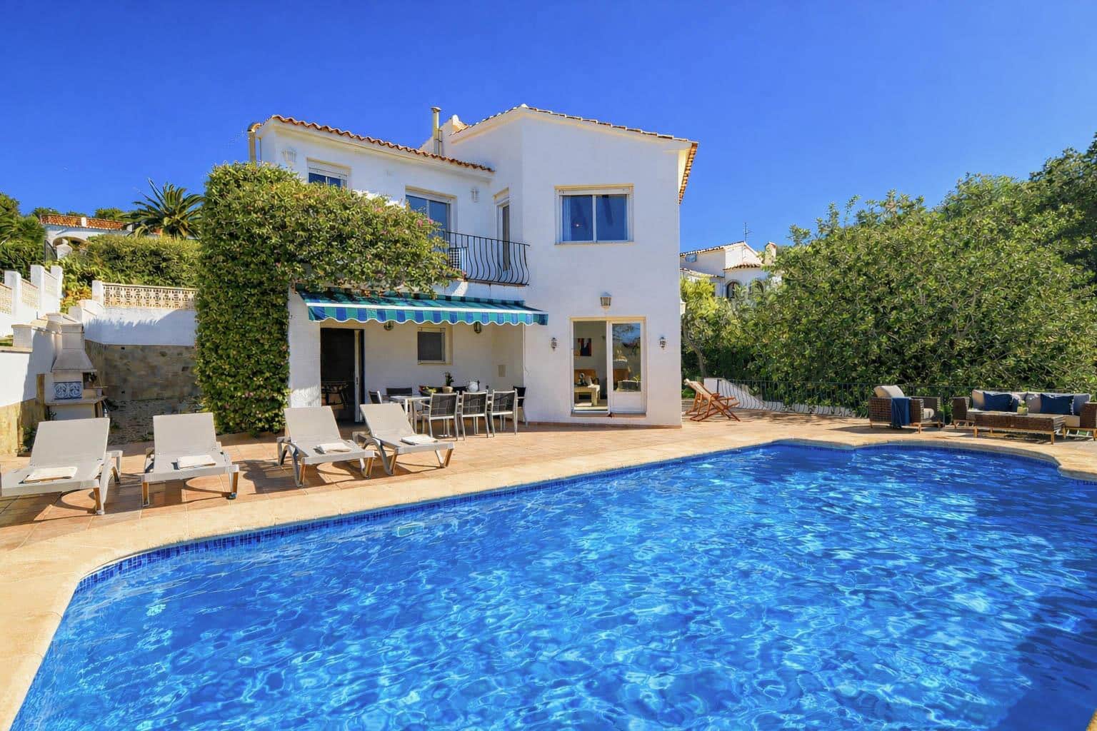 2 bedroom Villa for holiday rental in Ambolo with pool garage - € 839 (Ref: 9598615)