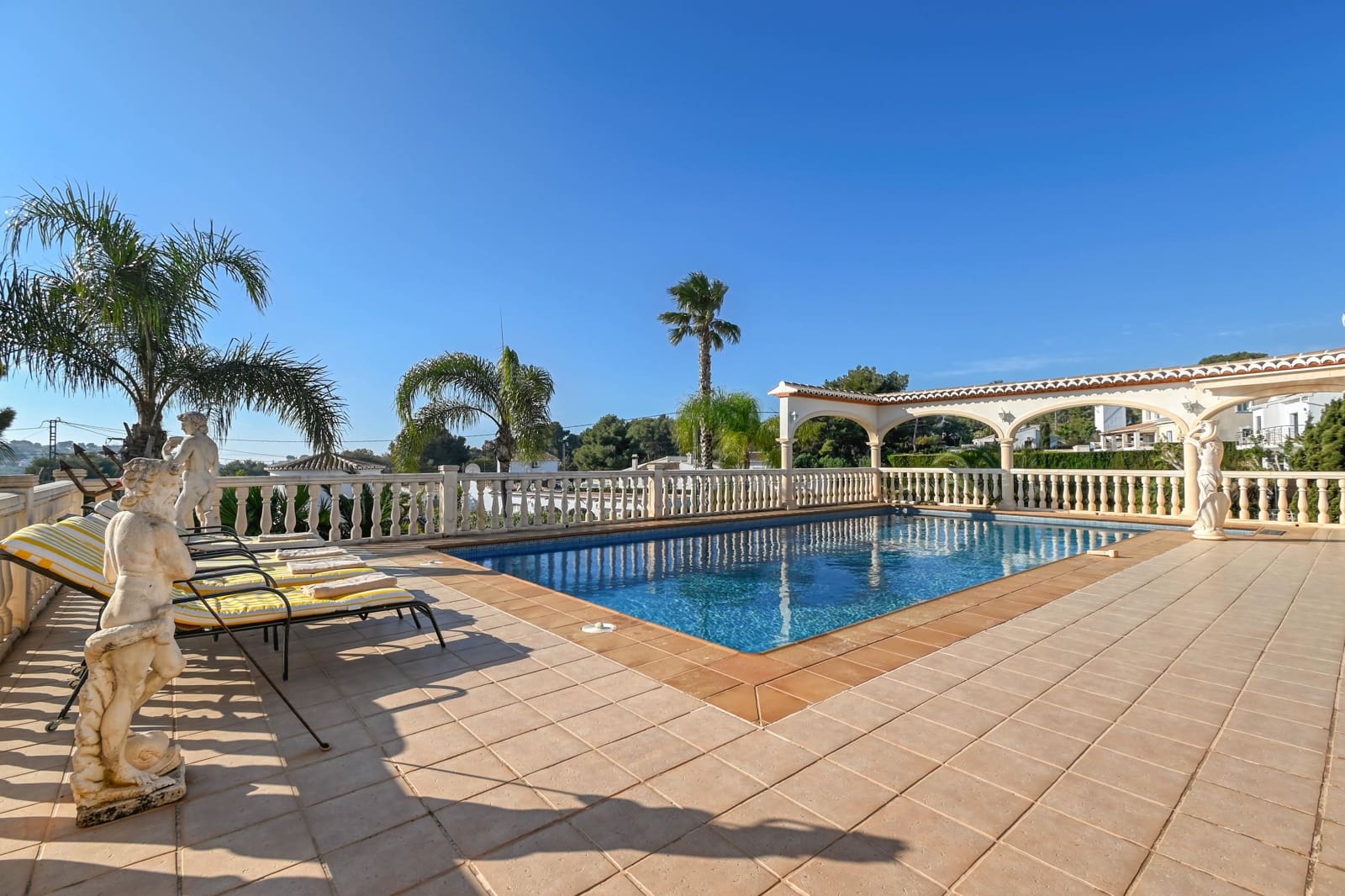 Chalet de 4 habitaciones en Javea / Xàbia en alquiler vacacional con piscina garaje - 1.137 € (Ref: 9676704)