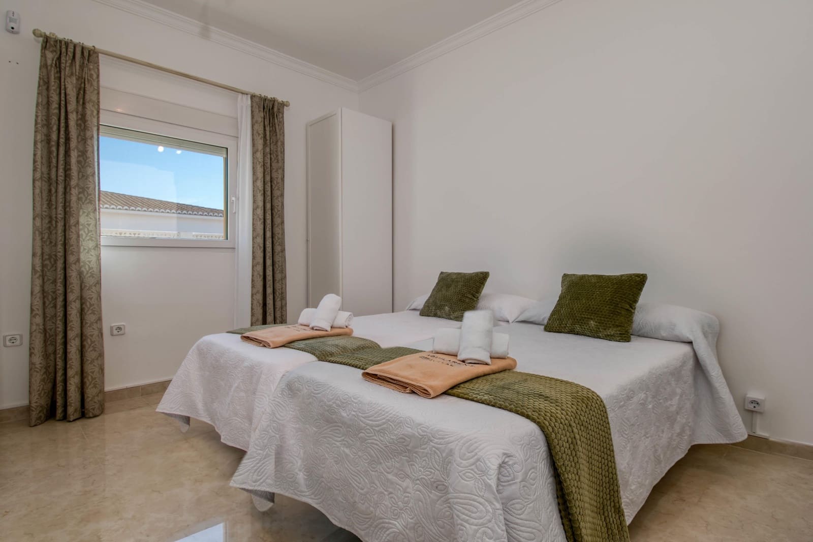 4 sypialnia Willa na kwatery wakacyjne w Javea / Xabia z basenem garażem - 1 137 € (Ref: 9676704)