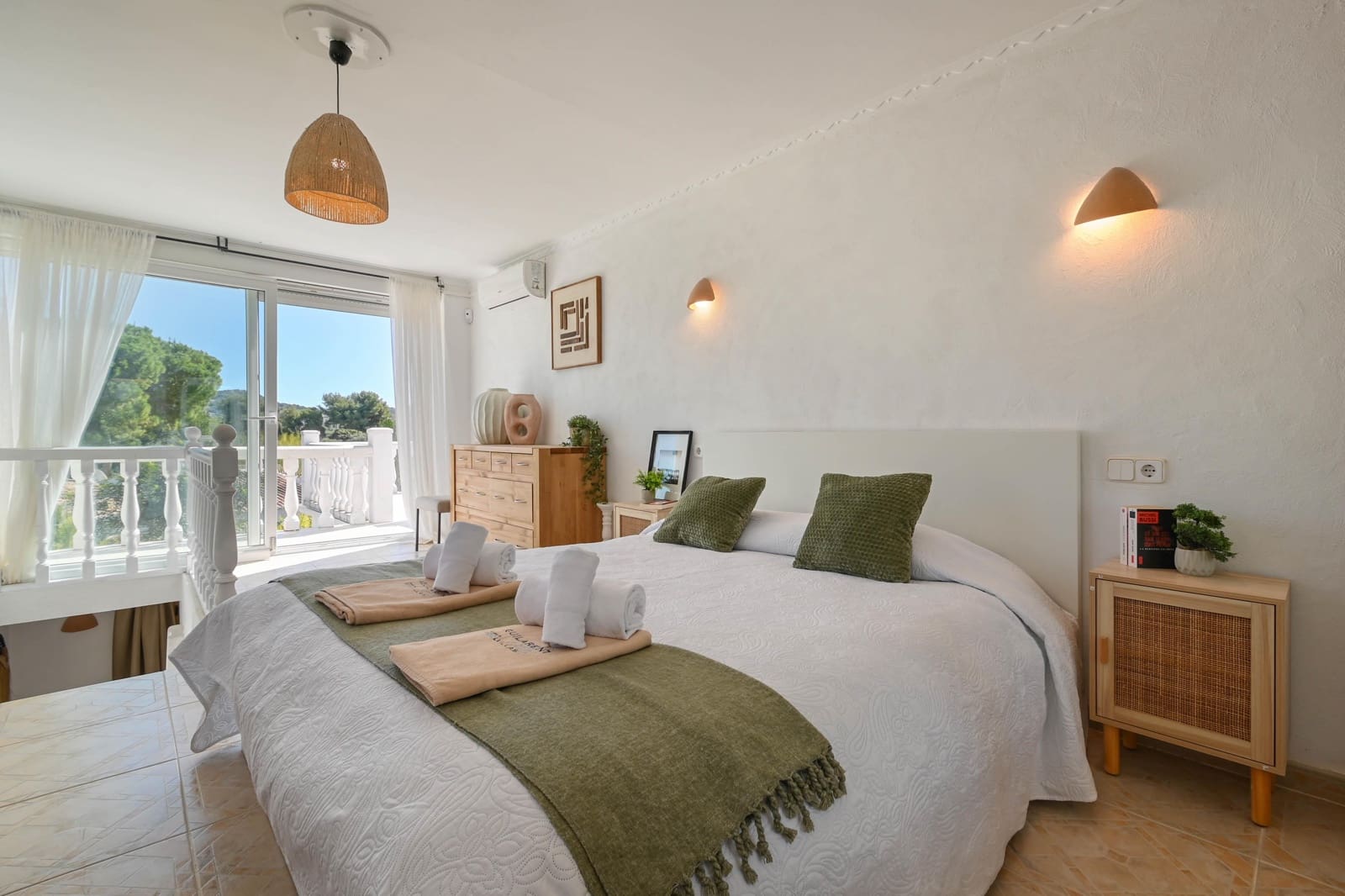 4 bedroom Villa for holiday rental in Javea / Xabia with pool garage - € 1,443 (Ref: 9735067)