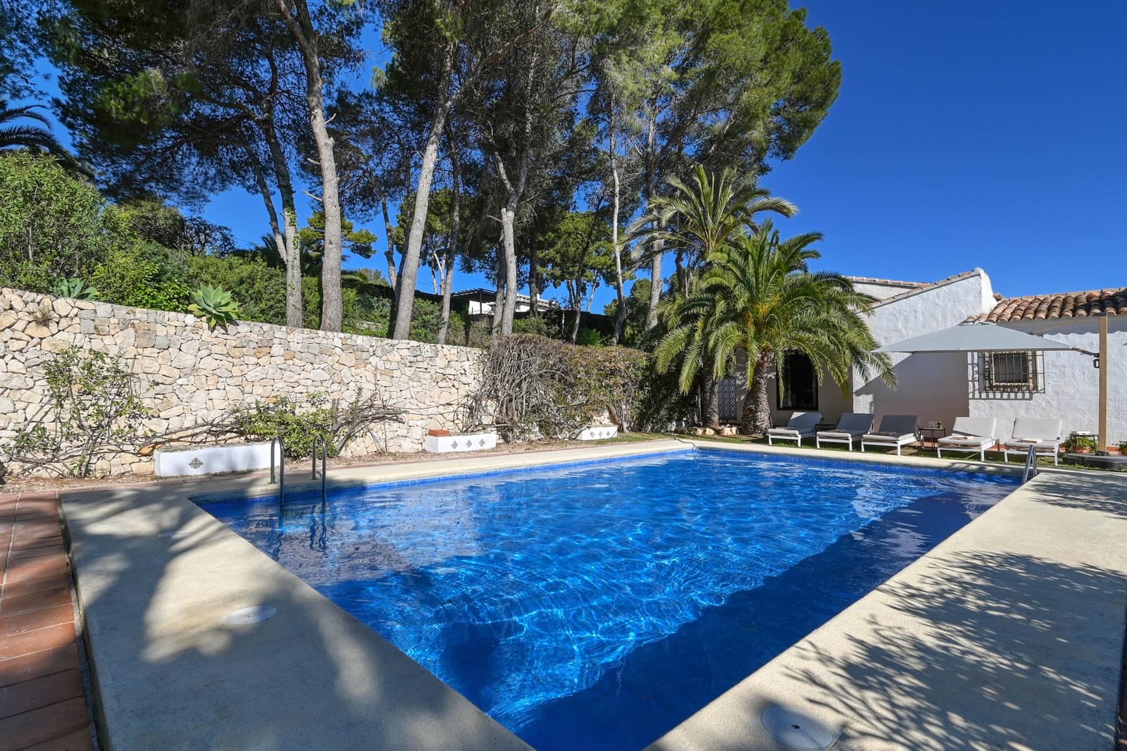   5 soveværelse   ferieVilla i Javea / Xabia   med   swimmingpool  garage  - € 1.485 (Ref: 9755268)