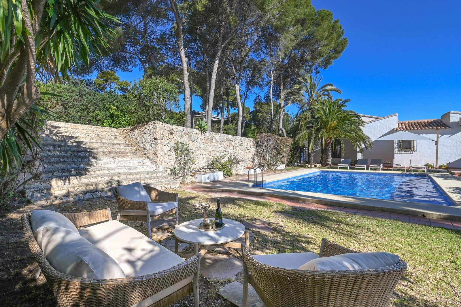   5 soveværelse   ferieVilla i Javea / Xabia   med   swimmingpool  garage  - € 1.485 (Ref: 9755268)