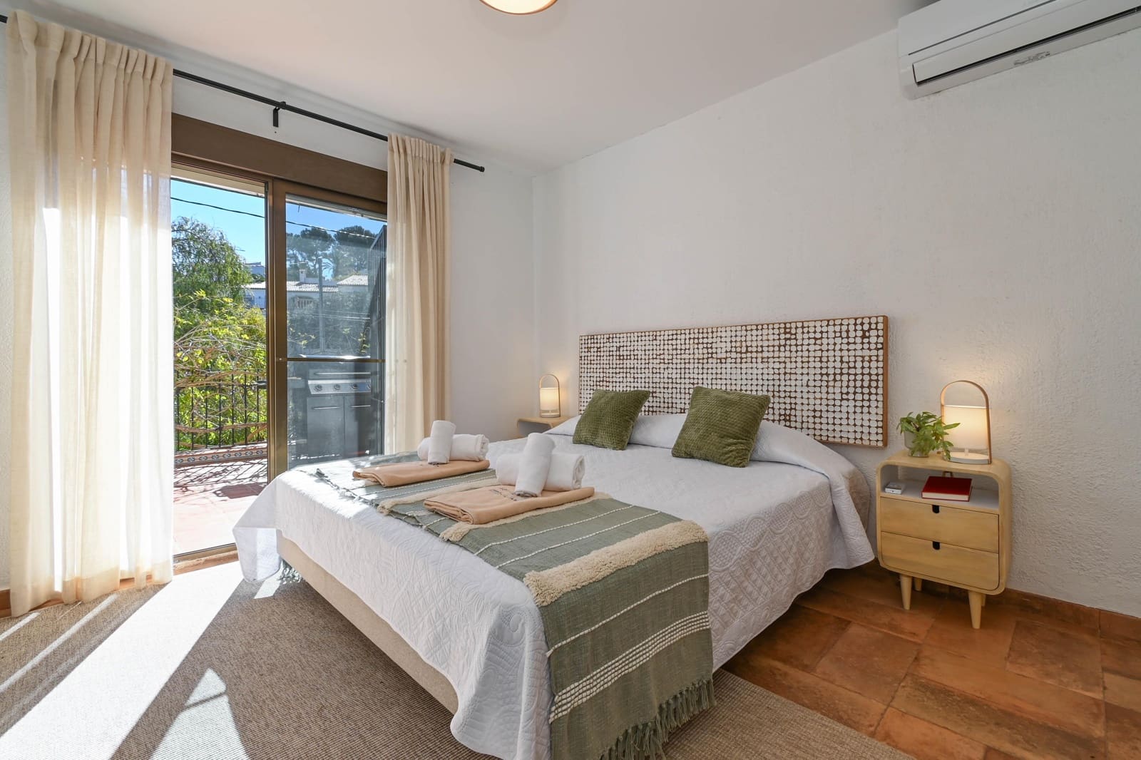   4 soveværelse   ferieVilla i Javea / Xabia   med   swimmingpool  garage  - € 1.322 (Ref: 9755269)