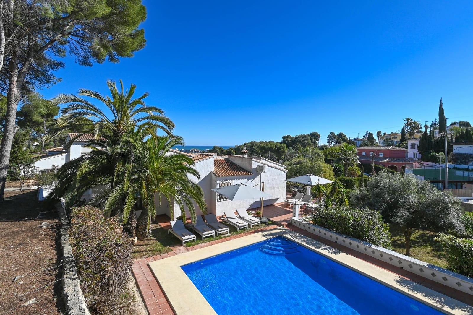   4 soveværelse   ferieVilla i Javea / Xabia   med   swimmingpool  garage  - € 1.322 (Ref: 9755269)