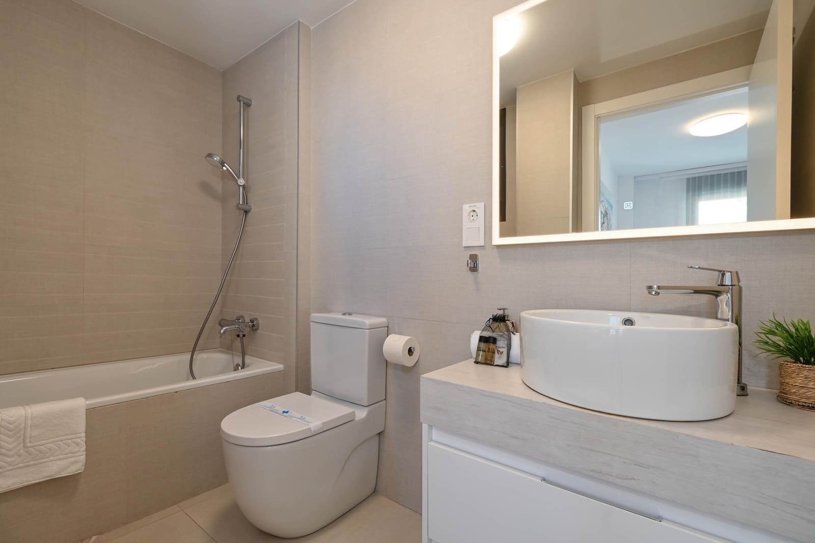 2 sovrum Lägenhet för semesterbostäder i Arenal med pool garage - 718 € (Ref: 9758385)