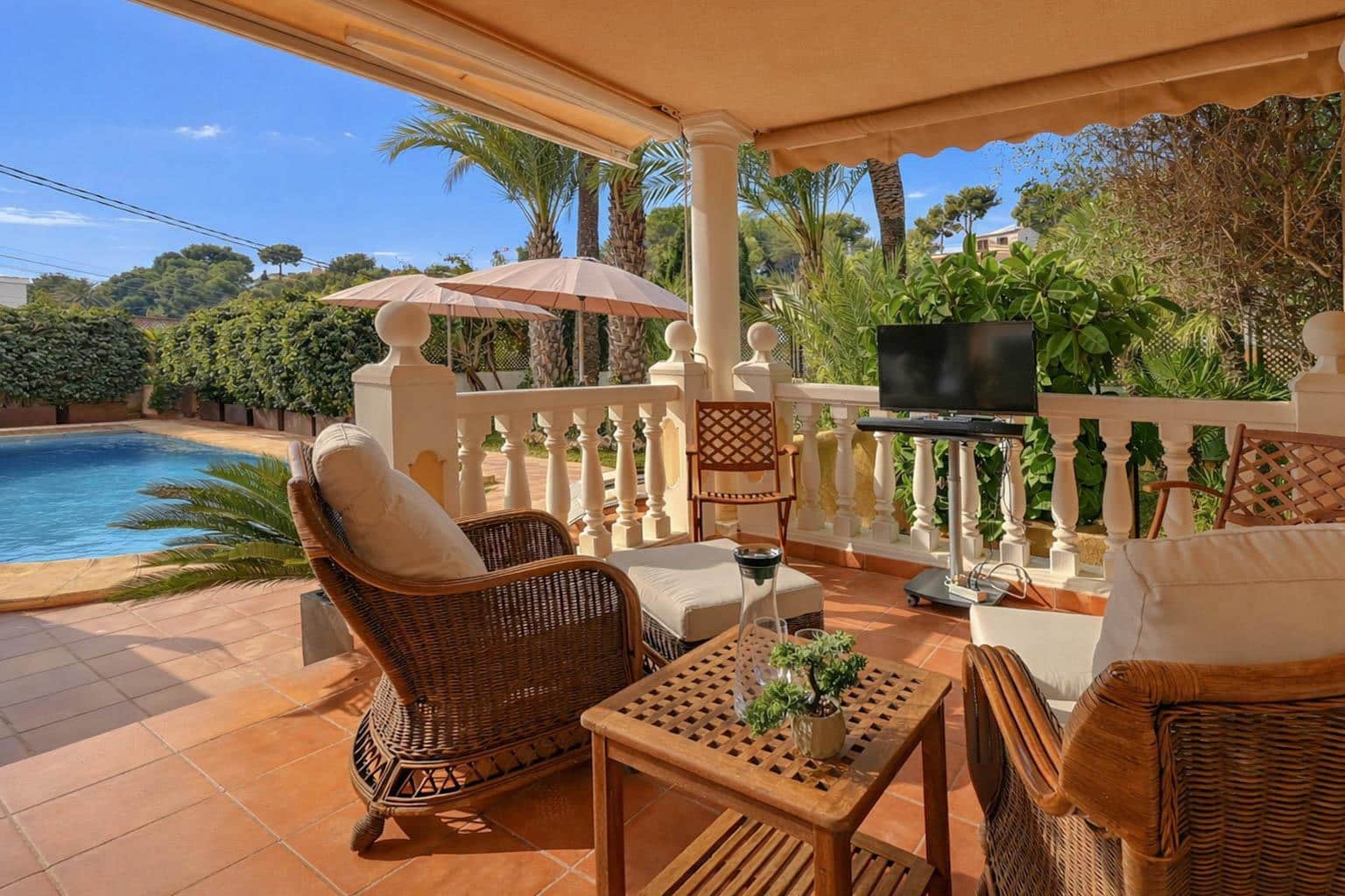 3 bedroom Villa for holiday rental in Moraira with pool garage - € 1,330 (Ref: 9758386)