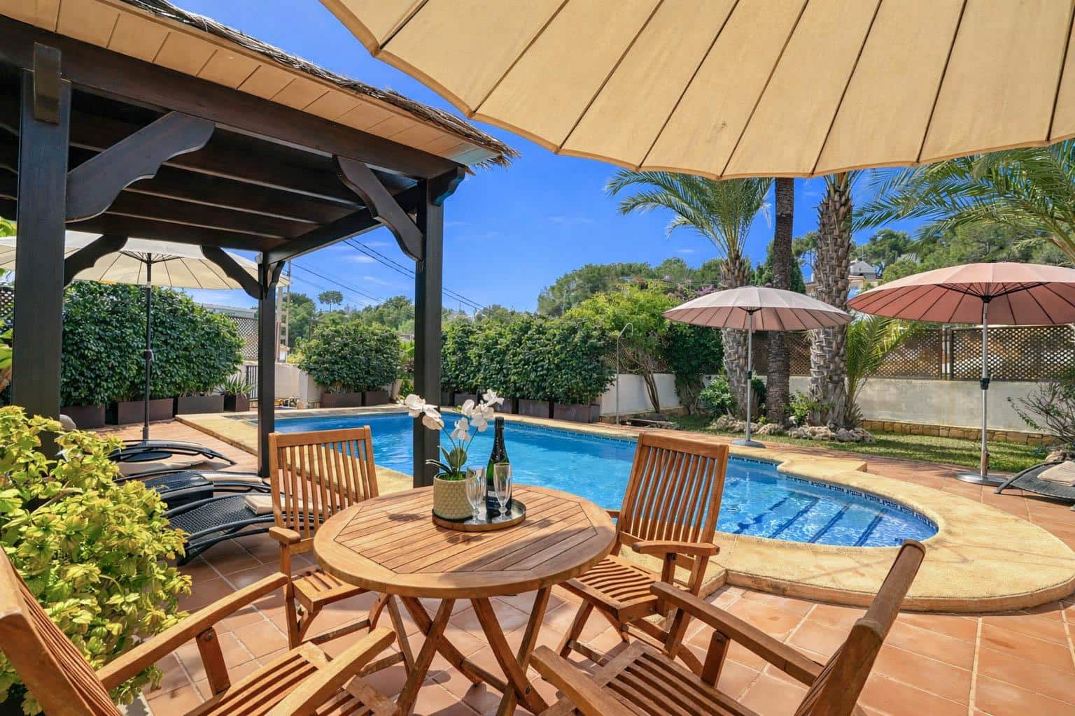 3 bedroom Villa for holiday rental in Moraira with pool garage - € 1,330 (Ref: 9758386)