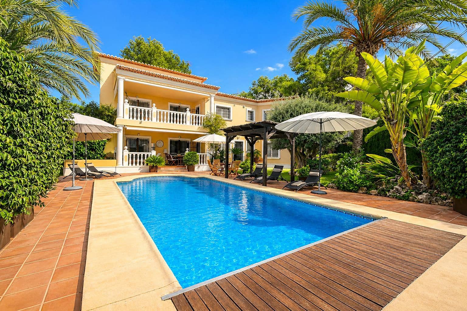 2 makuuhuone Huvila lomavuokrausta paikassa Moraira mukana uima-altaan 
autotalli - 978 € (Ref: 9758387)
