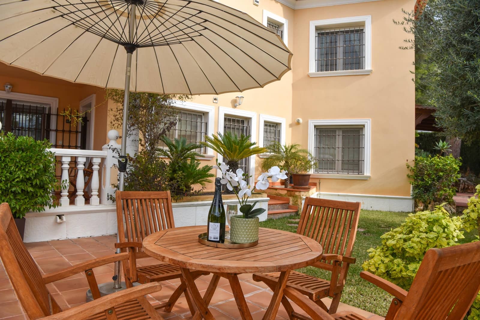 2 makuuhuone Huvila lomavuokrausta paikassa Moraira mukana uima-altaan 
autotalli - 978 € (Ref: 9758387)