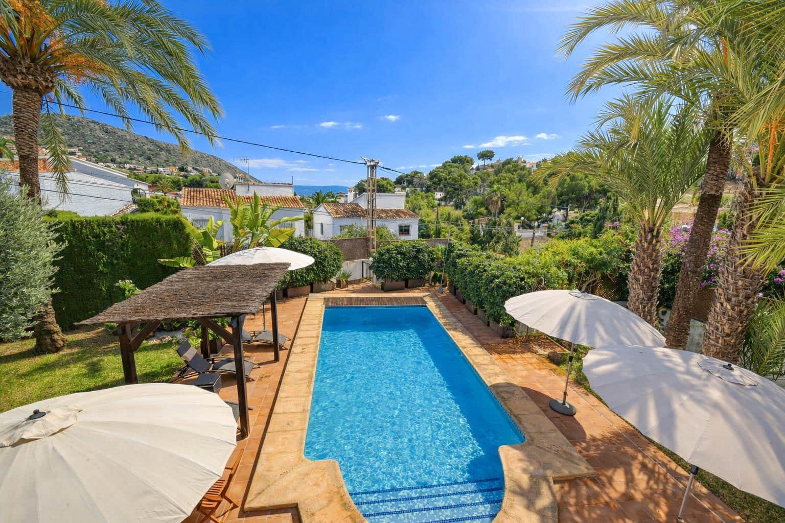 4 bedroom Villa for holiday rental in Moraira with pool garage - € 1,550 (Ref: 9758388)