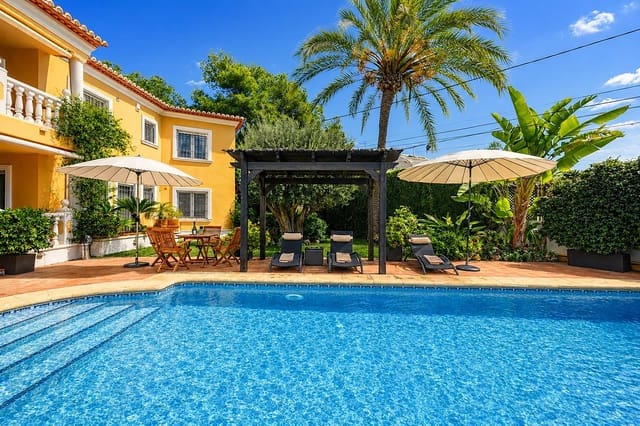   4 soveværelse   ferieVilla i El Portet - Pla de Mar, Teulada-Moraira med   swimmingpool  garage  - € 1.550 (Ref: 9758388)