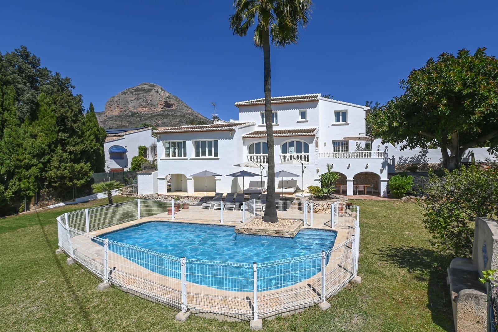 4 bedroom Villa for holiday rental in Javea / Xabia with pool garage - € 1,331 (Ref: 9777601)