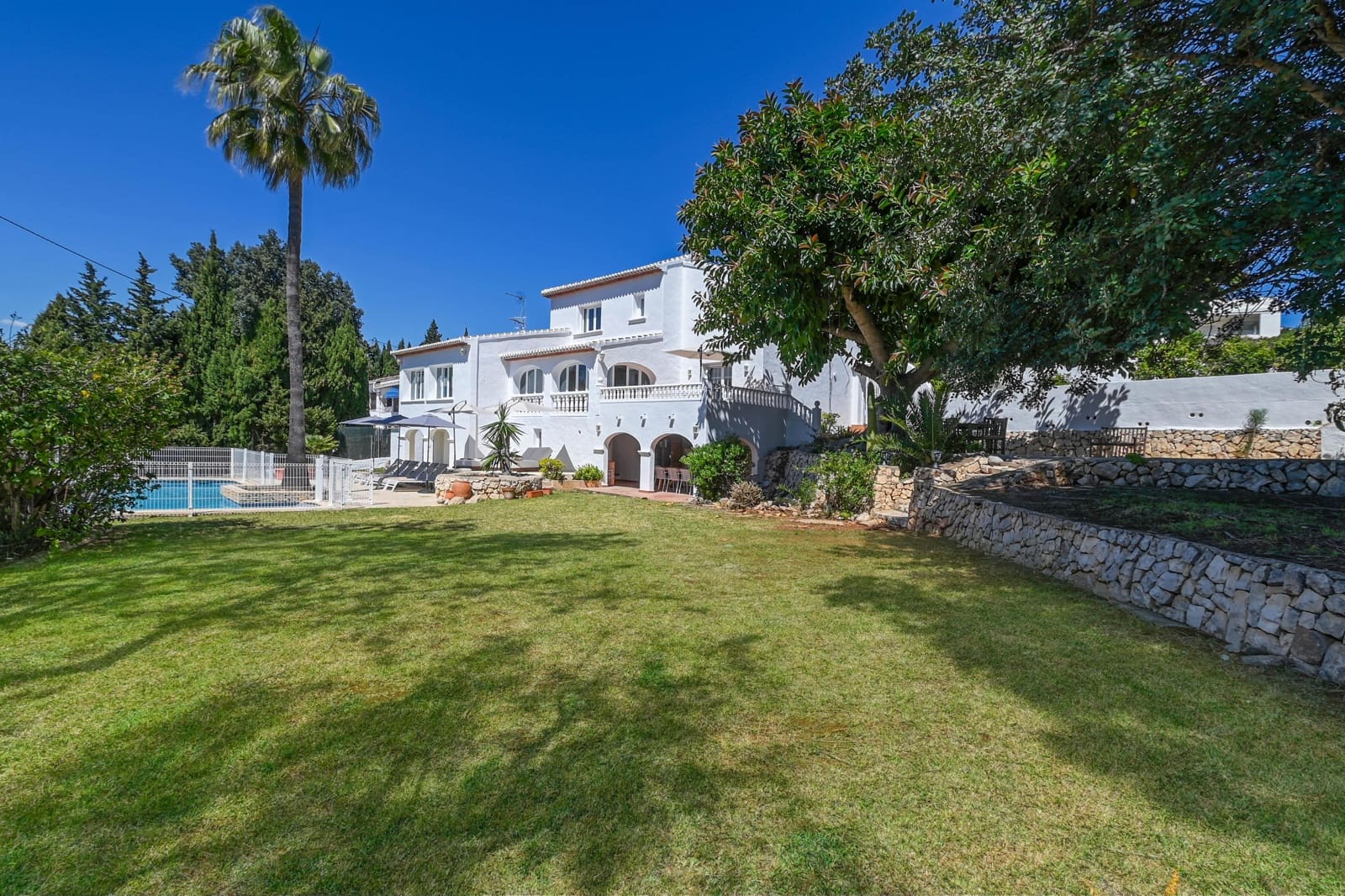 3 soverom Villa til salgs i Javea / Xabia med svømmebasseng garasje - € 960 (Ref: 9777602)