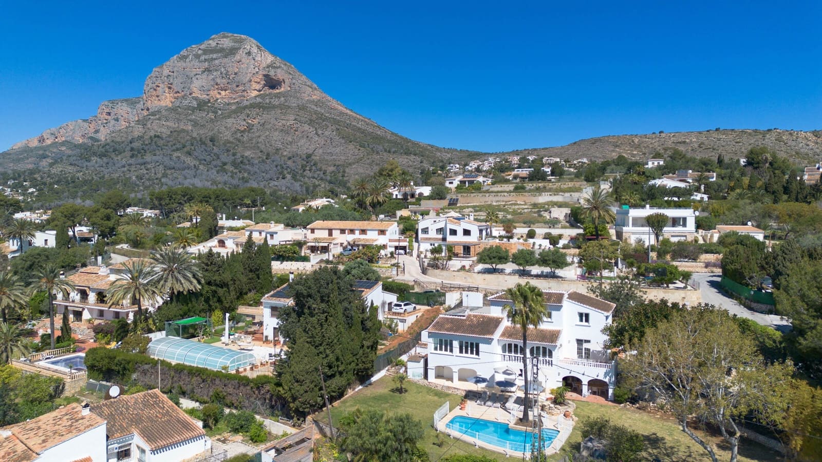 4 bedroom Villa for holiday rental in Javea / Xabia with pool garage - € 1,137 (Ref: 9777604)