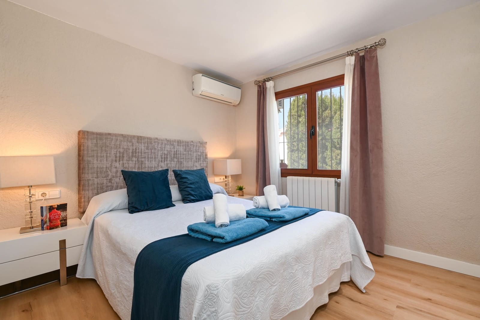3 quarto Moradia para arrendamento para férias em Moraira com piscina Garagem - 889 € (Ref: 9782940)
