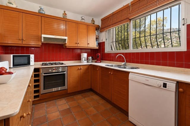 4 sypialnia Willa na kwatery wakacyjne w Canuta, Calpe / Calp z basenem garażem - 1 758 € (Ref: 9807555)