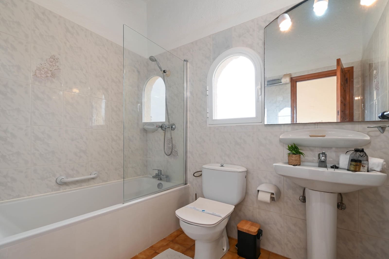 3 sypialnia Willa na kwatery wakacyjne w Javea / Xabia z basenem garażem - 980 € (Ref: 9816941)