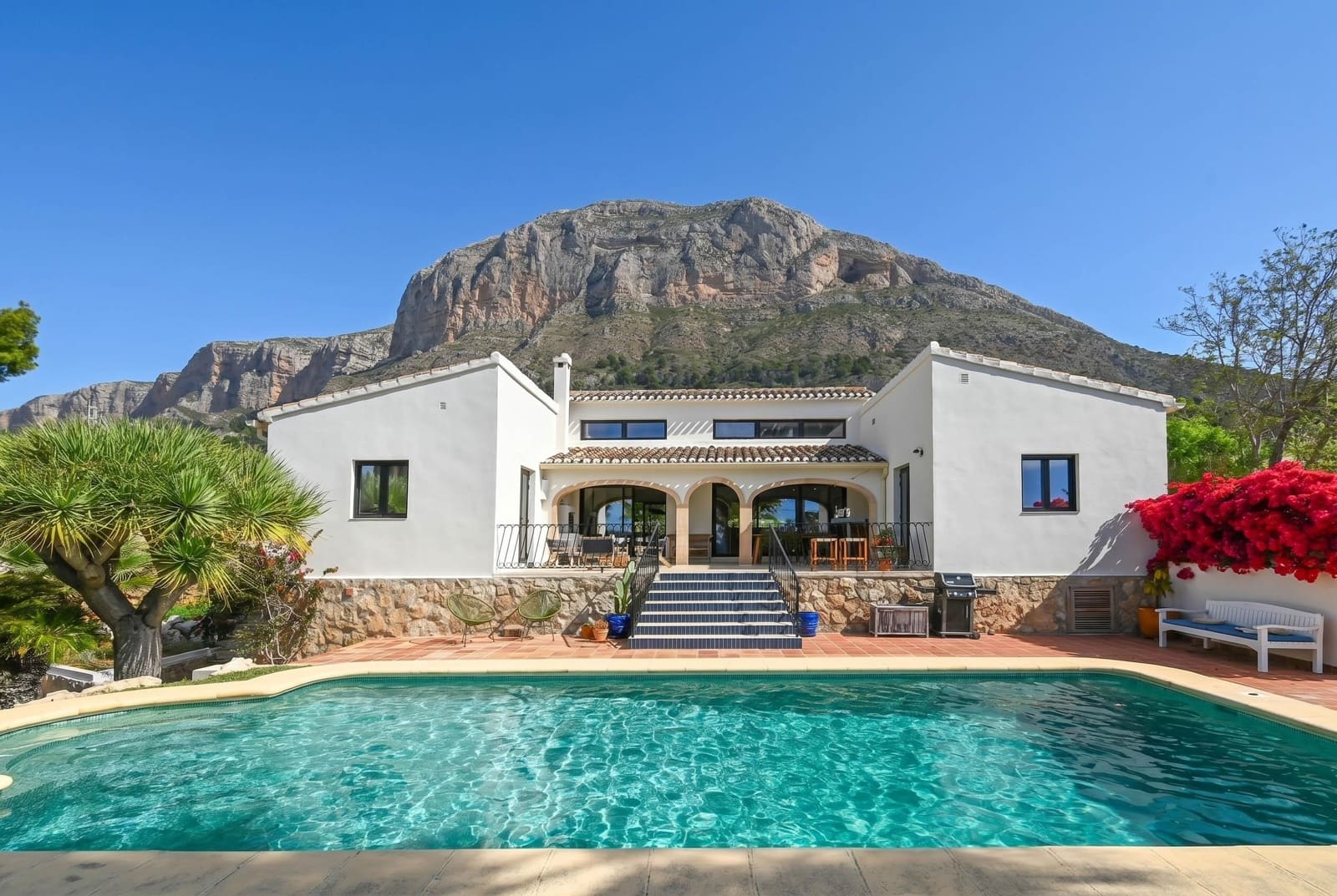 4 bedroom Villa for holiday rental in Javea / Xabia with pool garage - € 1,691 (Ref: 9848952)