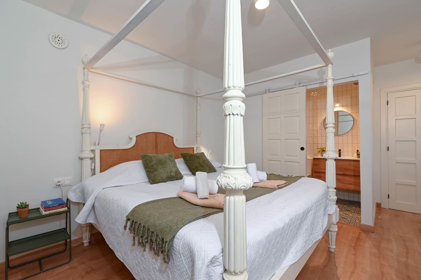 4 bedroom Villa for holiday rental in Javea / Xabia with pool garage - € 1,691 (Ref: 9848952)