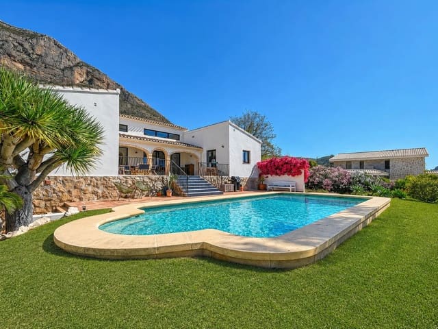   4 soveværelse   ferieVilla i Montgó - Ermita, Javea / Xàbia med   swimmingpool  garage  - € 1.691 (Ref: 9848952)