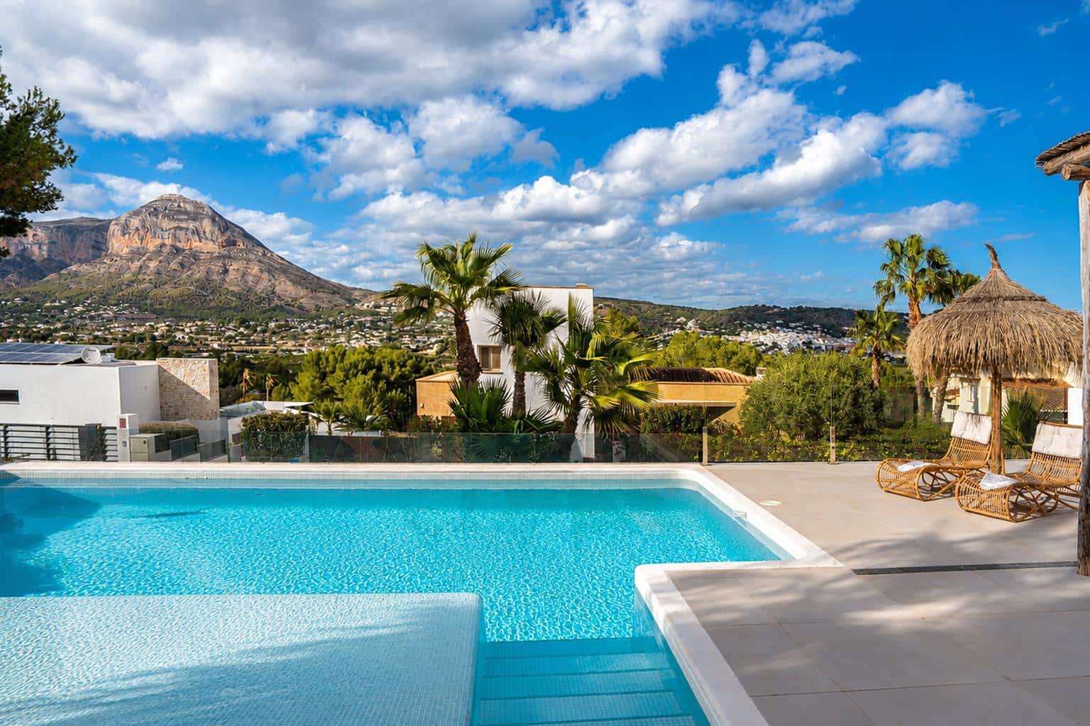 4 bedroom Villa for holiday rental in Javea / Xabia with pool garage - € 1,710 (Ref: 9850860)