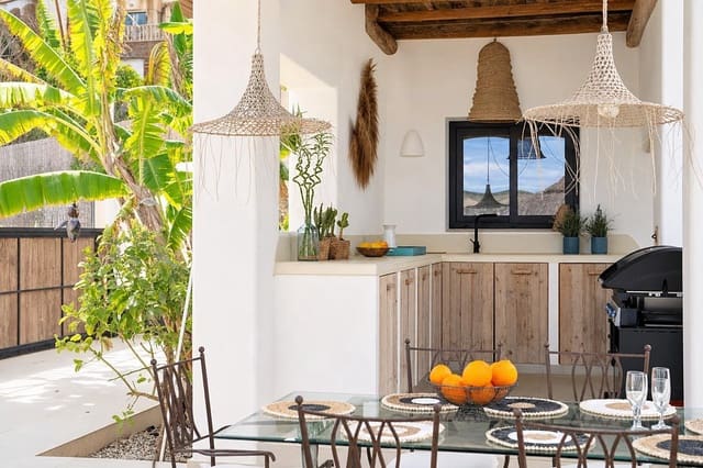   4 soveværelse   ferieVilla i Partides comunes - Adsubia, Javea / Xàbia med   swimmingpool  garage  - € 1.710 (Ref: 9850860)