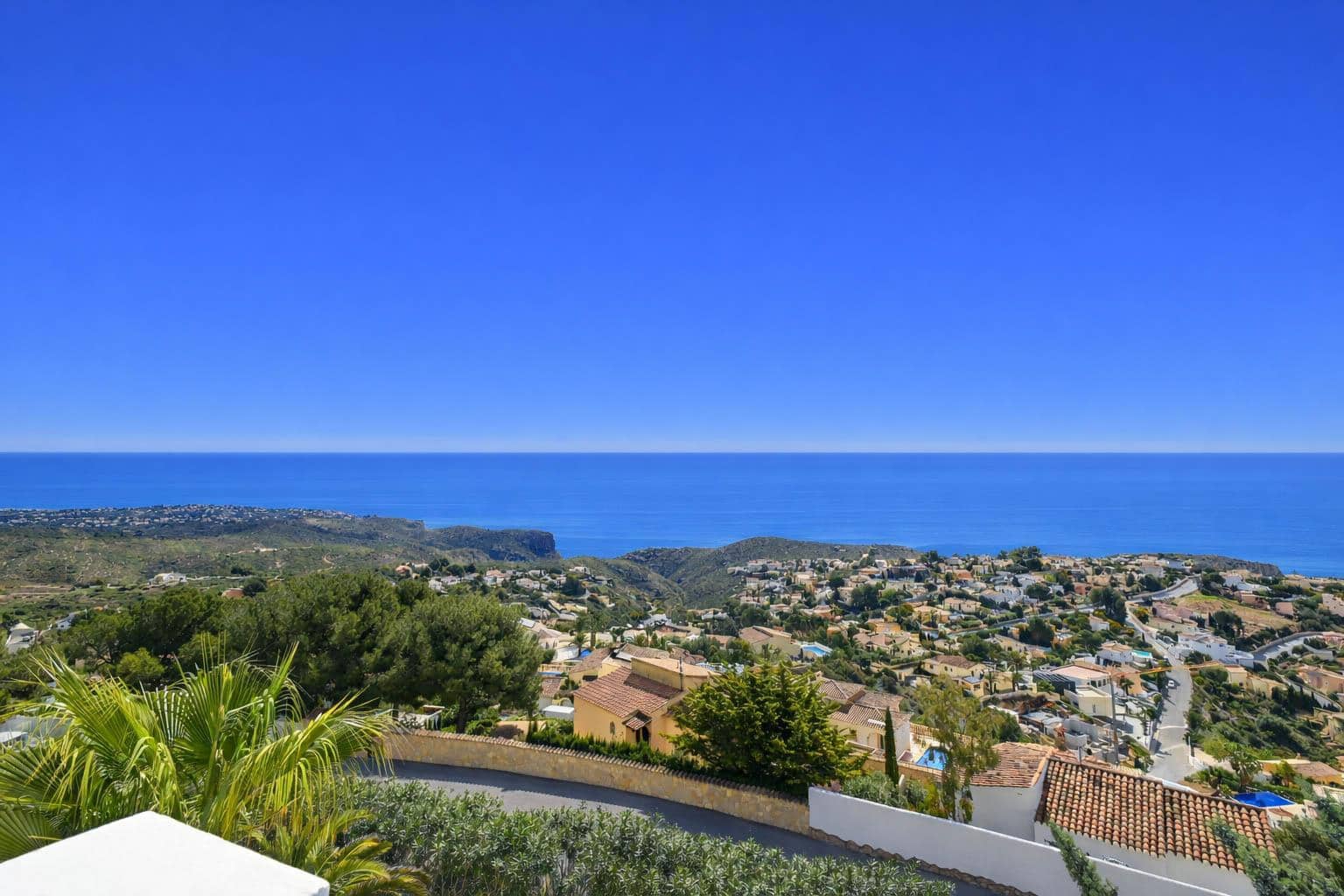 4 bedroom Villa for holiday rental in Cumbre del Sol with pool garage - € 1,613 (Ref: 9850862)