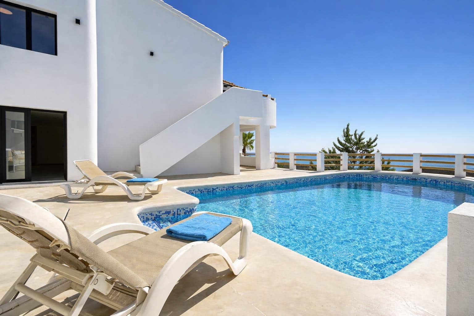 4 bedroom Villa for holiday rental in Cumbre del Sol with pool garage - € 1,613 (Ref: 9850862)