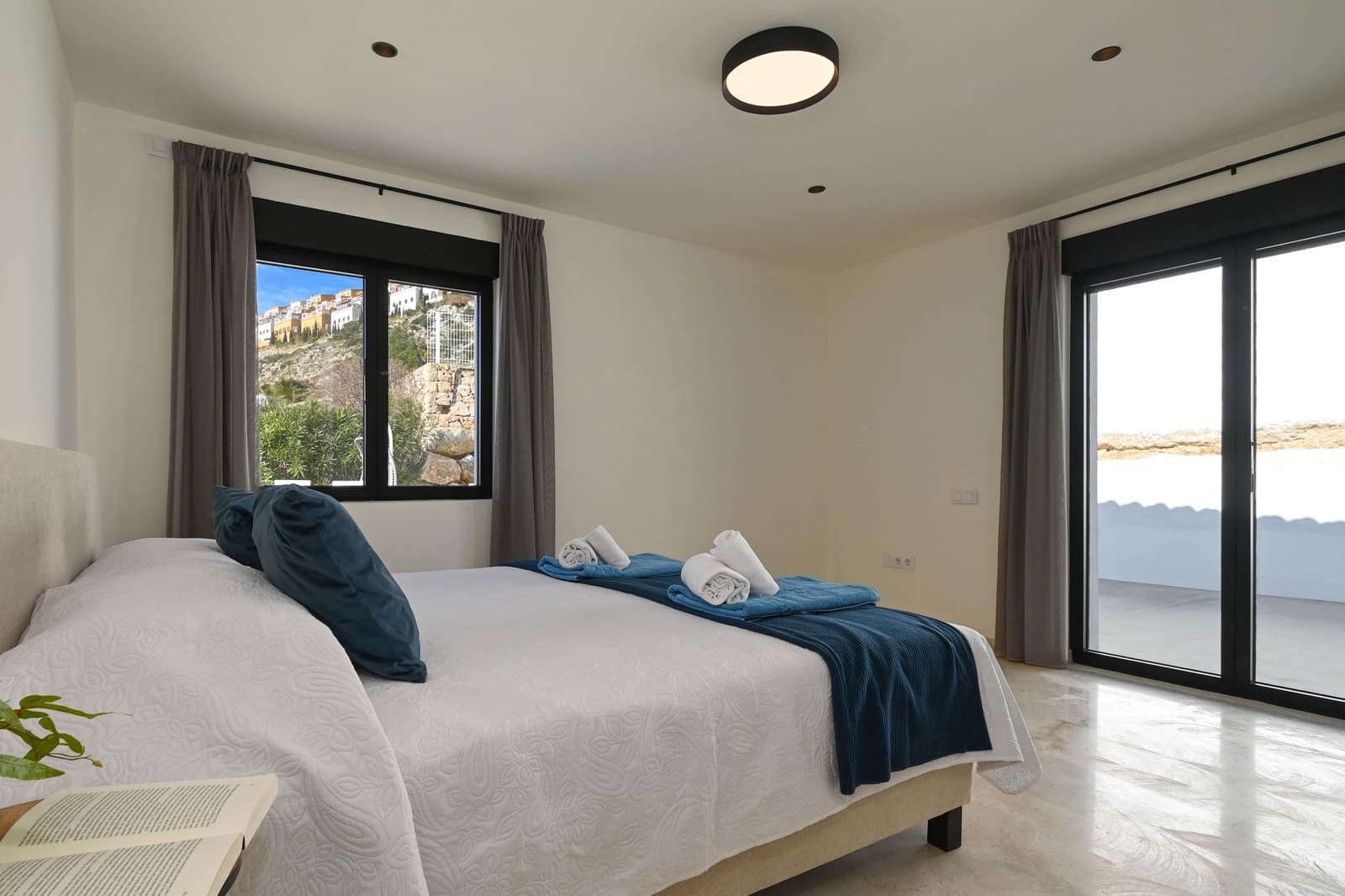 4 bedroom Villa for holiday rental in Cumbre del Sol with pool garage - € 1,613 (Ref: 9850862)