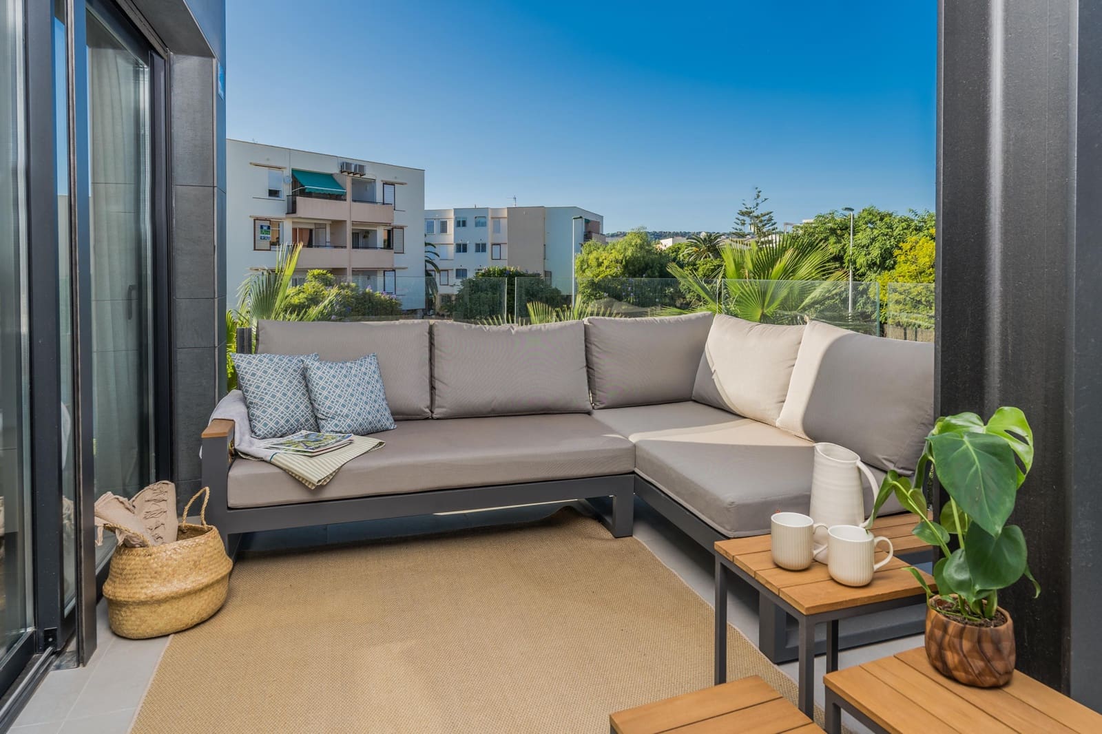 3 bedroom Apartment for holiday rental in Arenal with pool - € 793 (Ref: 9850863)