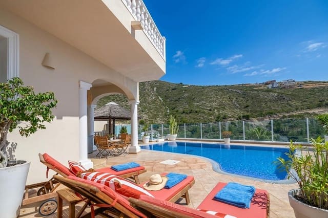 3 slaapkamer Villa voor vakantieverhuur in Benitachell / Benitatxell met zwembad garage - € 2.479 (Ref: 9923169)