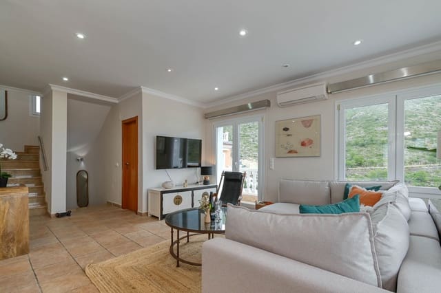 3 slaapkamer Villa voor vakantieverhuur in Benitachell / Benitatxell met zwembad garage - € 2.479 (Ref: 9923169)