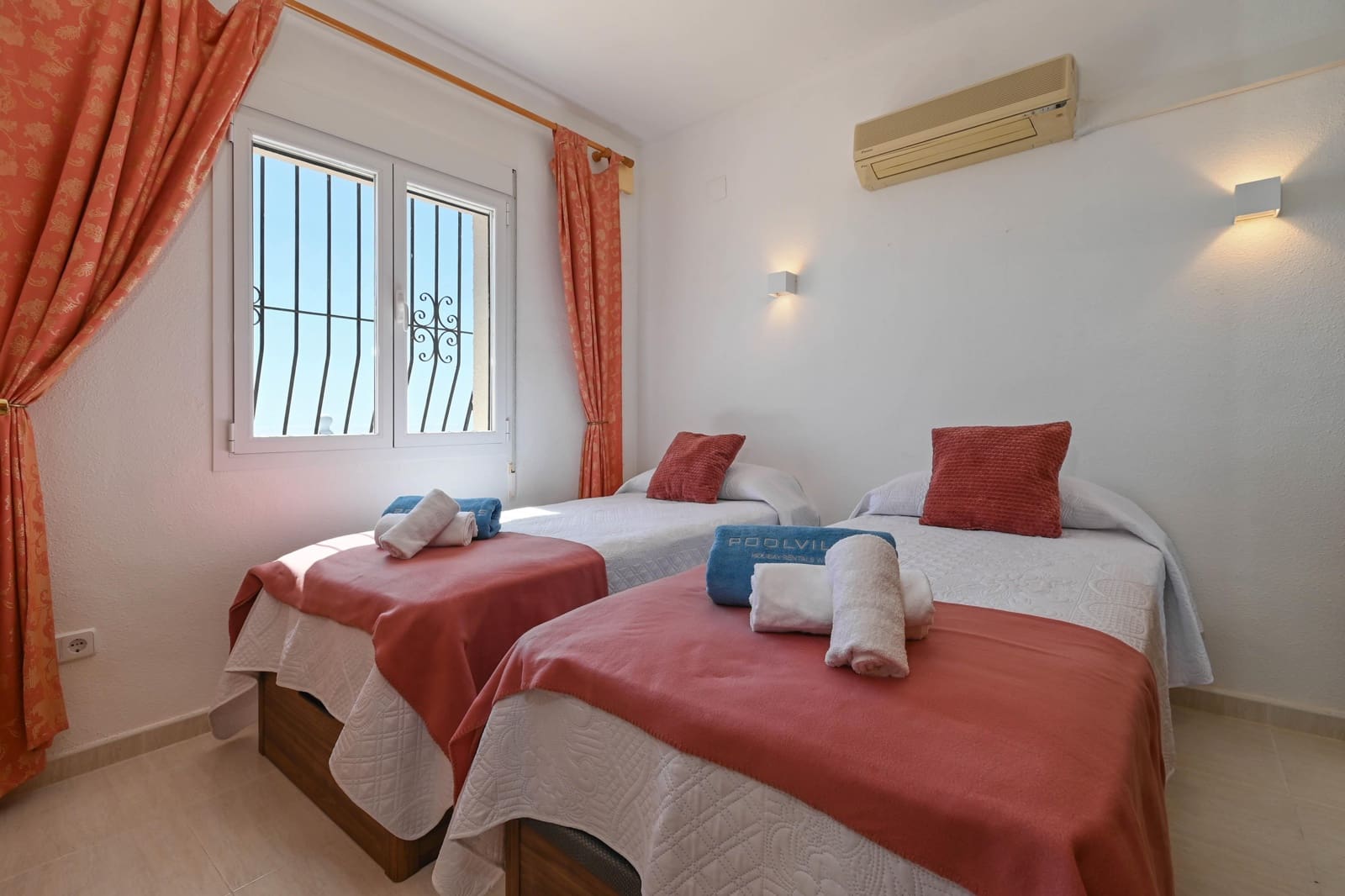   3 soveværelse   ferieVilla i Cumbre del Sol   med   swimmingpool   - € 703 (Ref: 9926671)