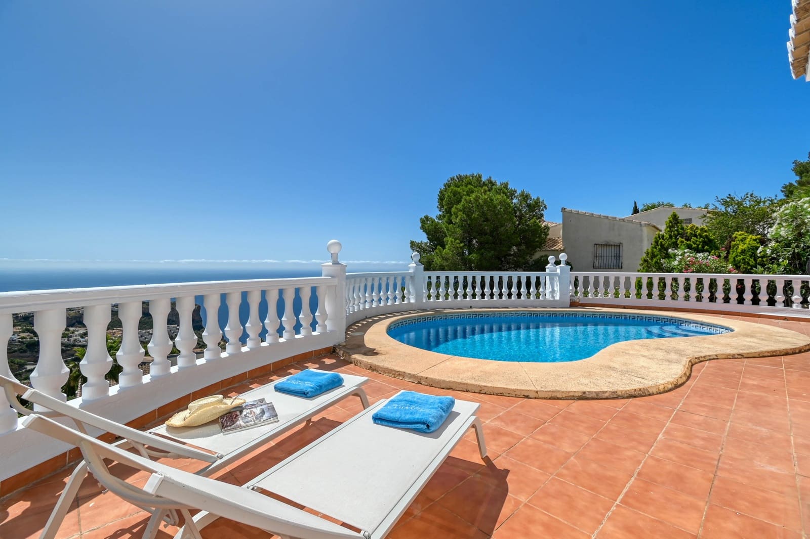   3 soveværelse   ferieVilla i Cumbre del Sol   med   swimmingpool   - € 703 (Ref: 9926671)