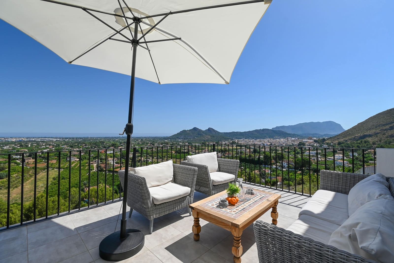 4 bedroom Villa for holiday rental in Pedreguer with pool garage - € 901 (Ref: 9932733)